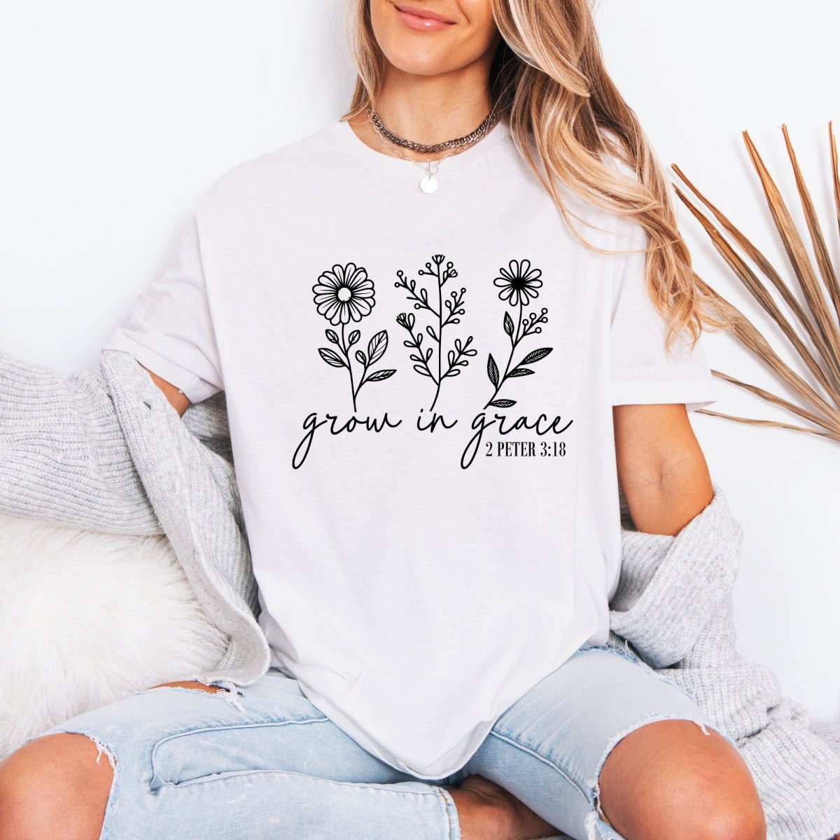 Grow In Grace | Scripture & Floral Tee - Luckets.com