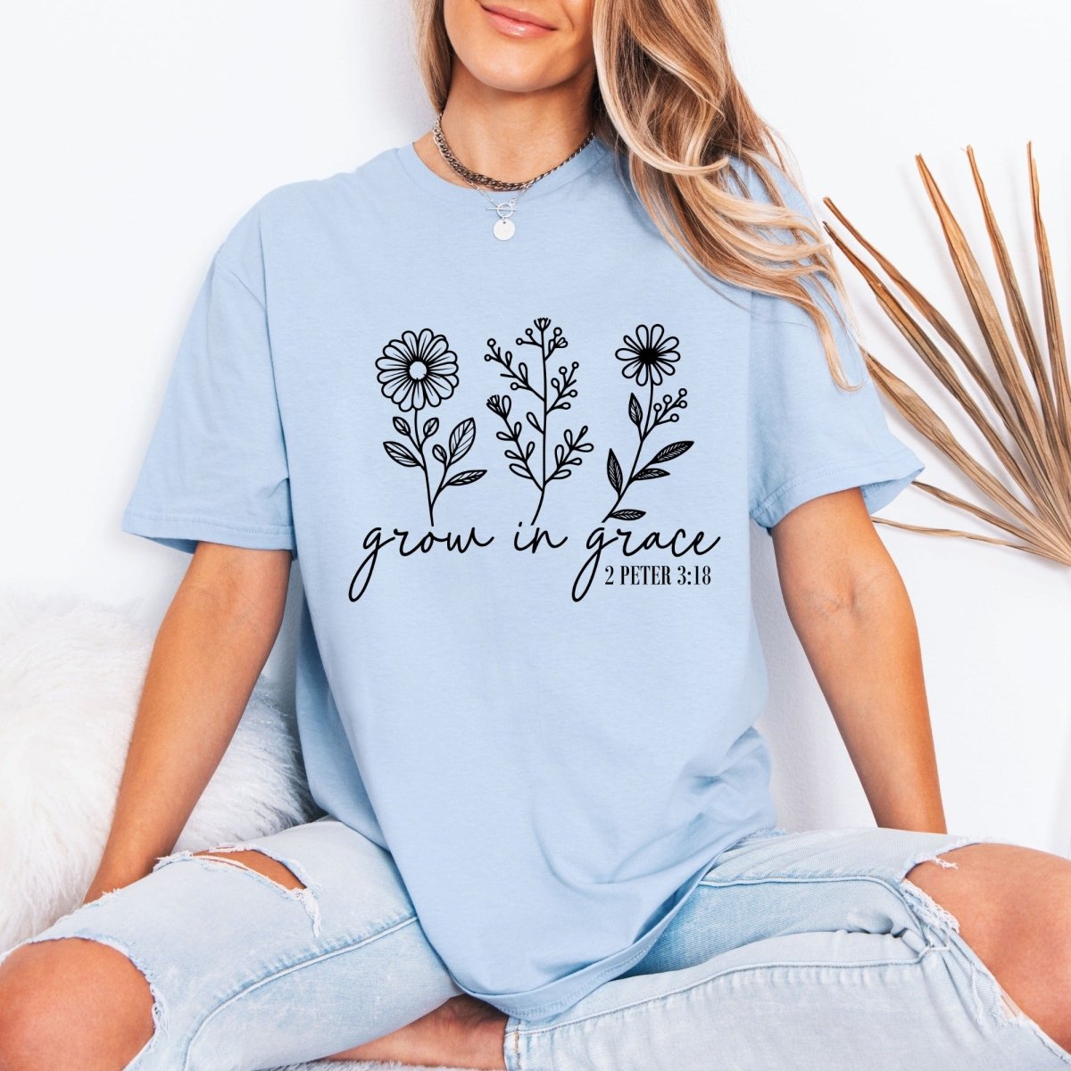 Grow In Grace | Scripture & Floral Tee - Luckets.com