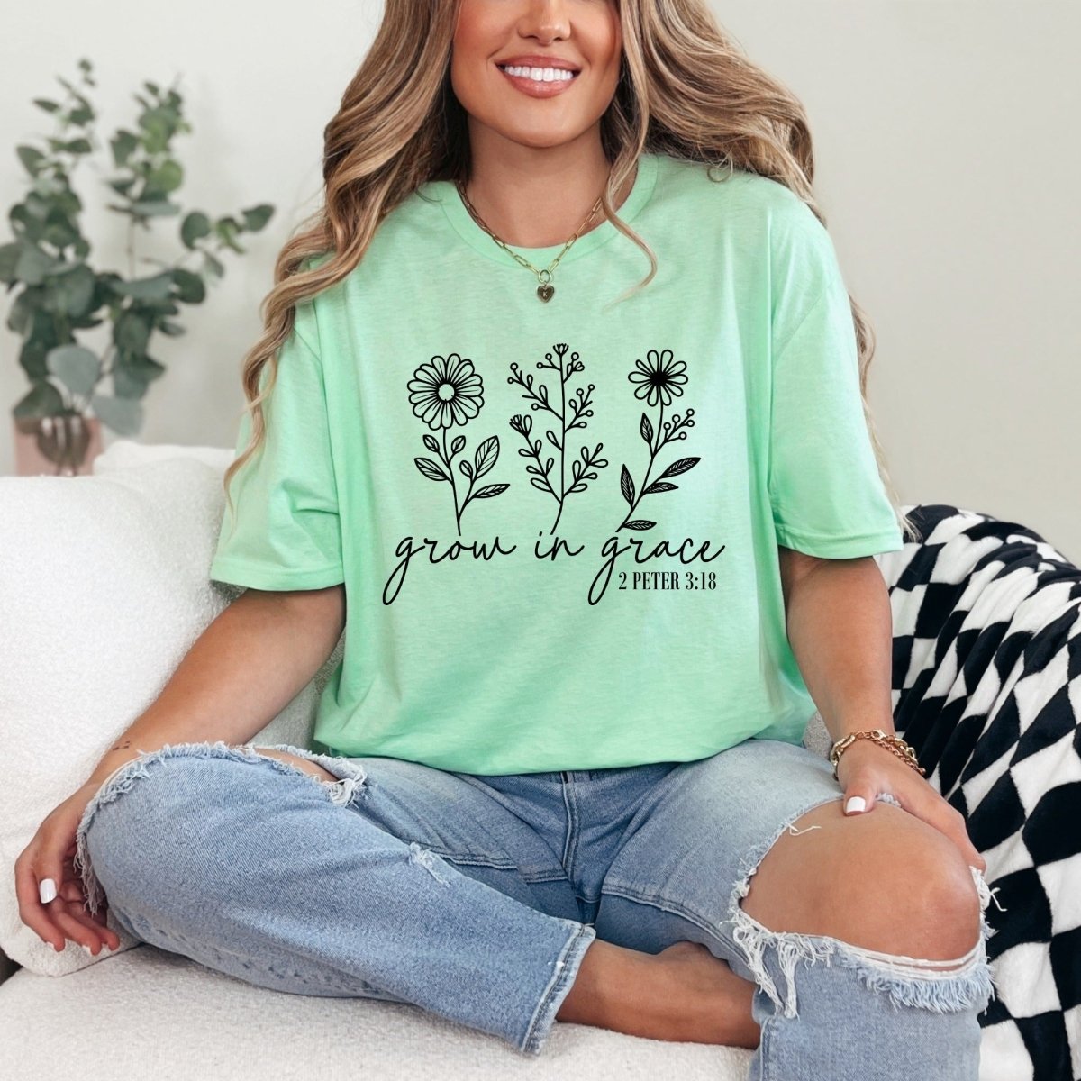 Grow In Grace | Scripture & Floral Tee - Luckets.com