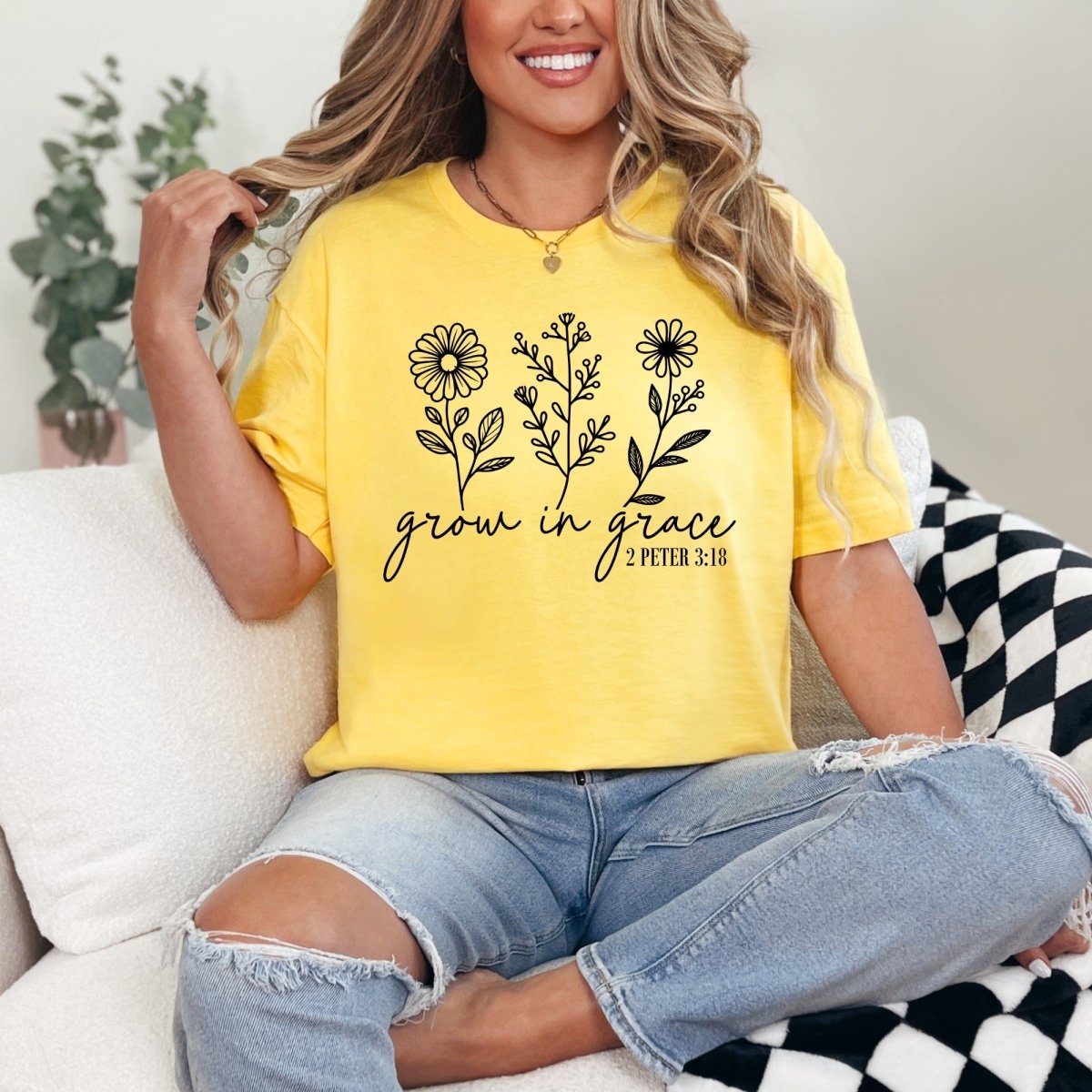 Grow In Grace | Scripture & Floral Tee - Luckets.com