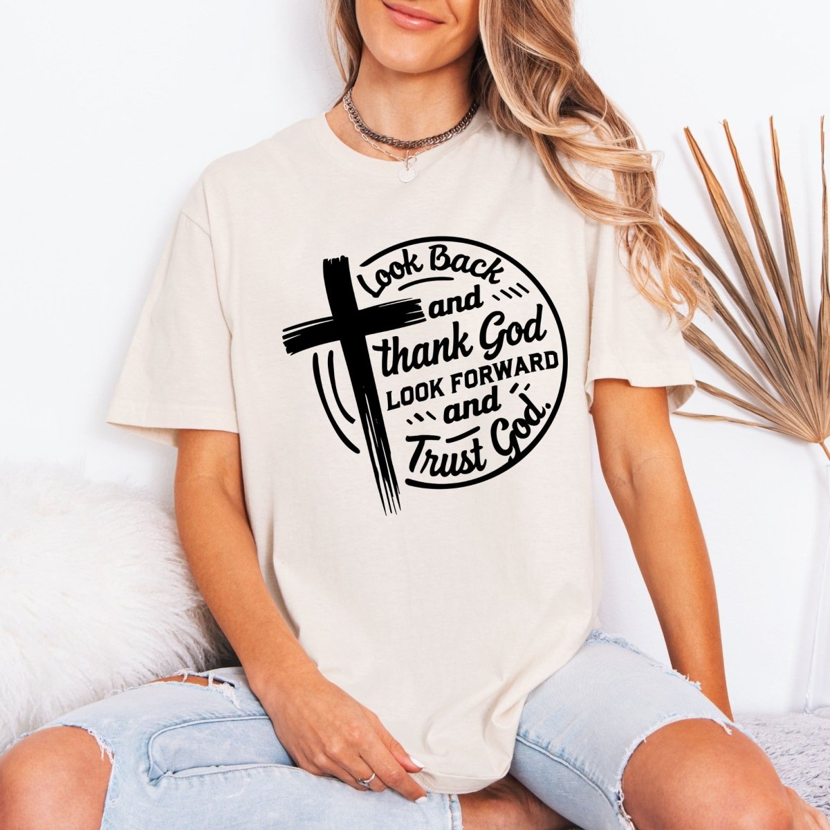 Look Back & Thank God | Gratitude & Trust Tee - Luckets.com
