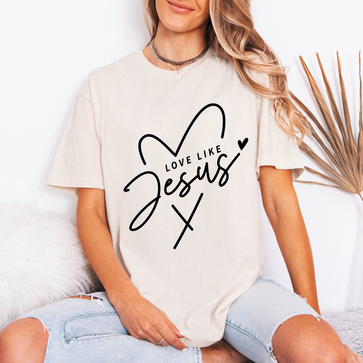 Love Like Jesus | Heartfelt Faith Tee - Luckets.com
