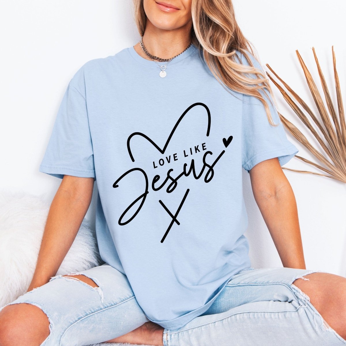 Love Like Jesus | Heartfelt Faith Tee - Luckets.com
