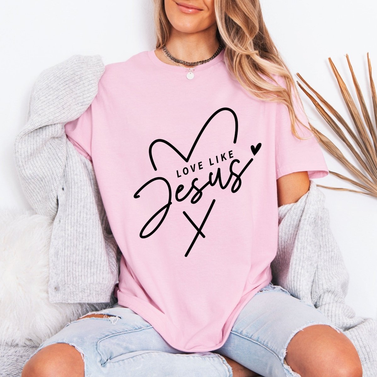 Love Like Jesus | Heartfelt Faith Tee - Luckets.com