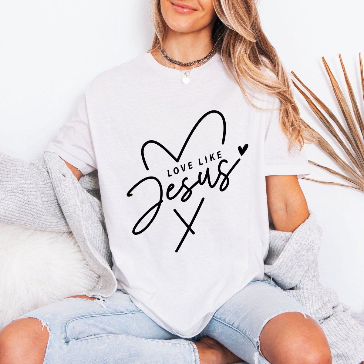 Love Like Jesus | Heartfelt Faith Tee - Luckets.com
