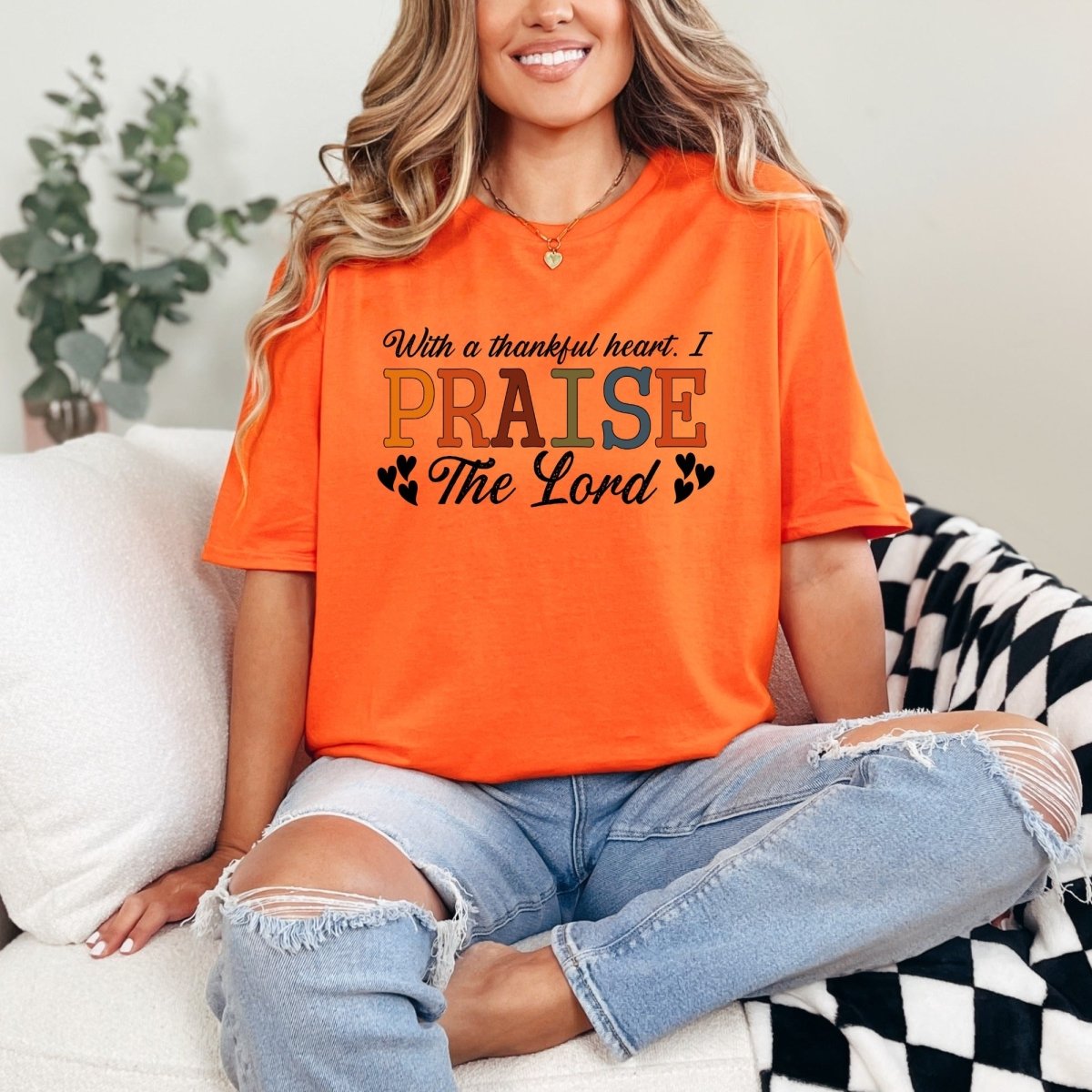 Praise The Lord | Thankful Heart Worship Tee - Luckets.com