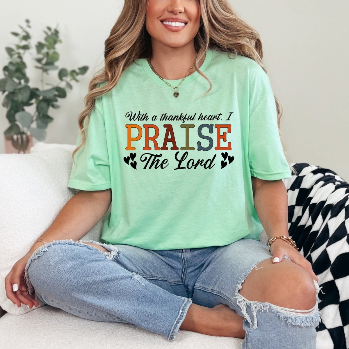 Praise The Lord | Thankful Heart Worship Tee - Luckets.com